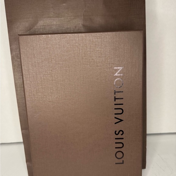 Louis Vuitton Eva Clutch with Checkered Pattern and Leather Trim - Picture 13 of 14